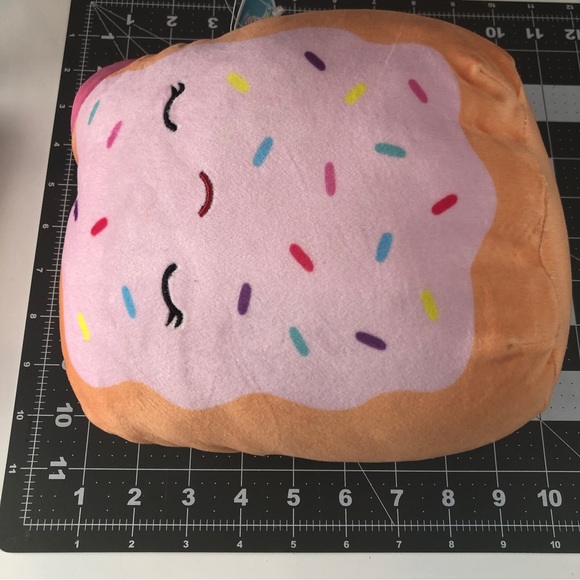 Kellytoy Squishmallow Plush Freda the Strawberry Frosted Sprinkles Snack Squad - Picture 11 of 13